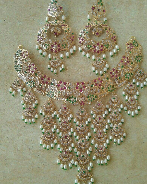Awesome Women Pure Art Necklace Set